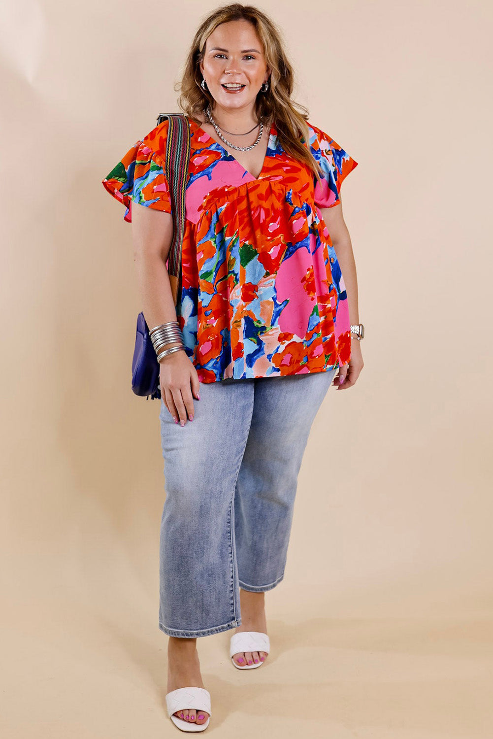 Blusa con escote en V y estampado floral abstracto en rojo 