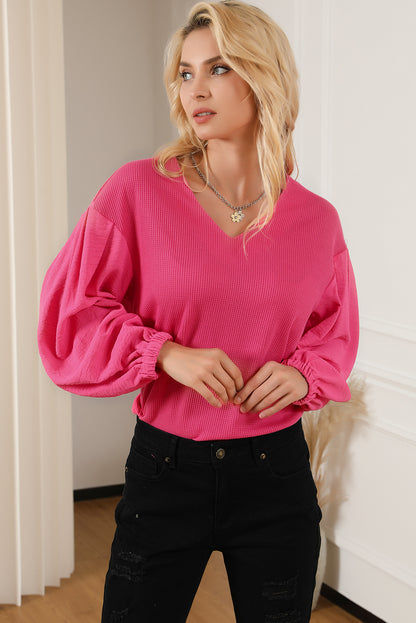 Blusa con escote en V y mangas abullonadas en punto gofre con rosas