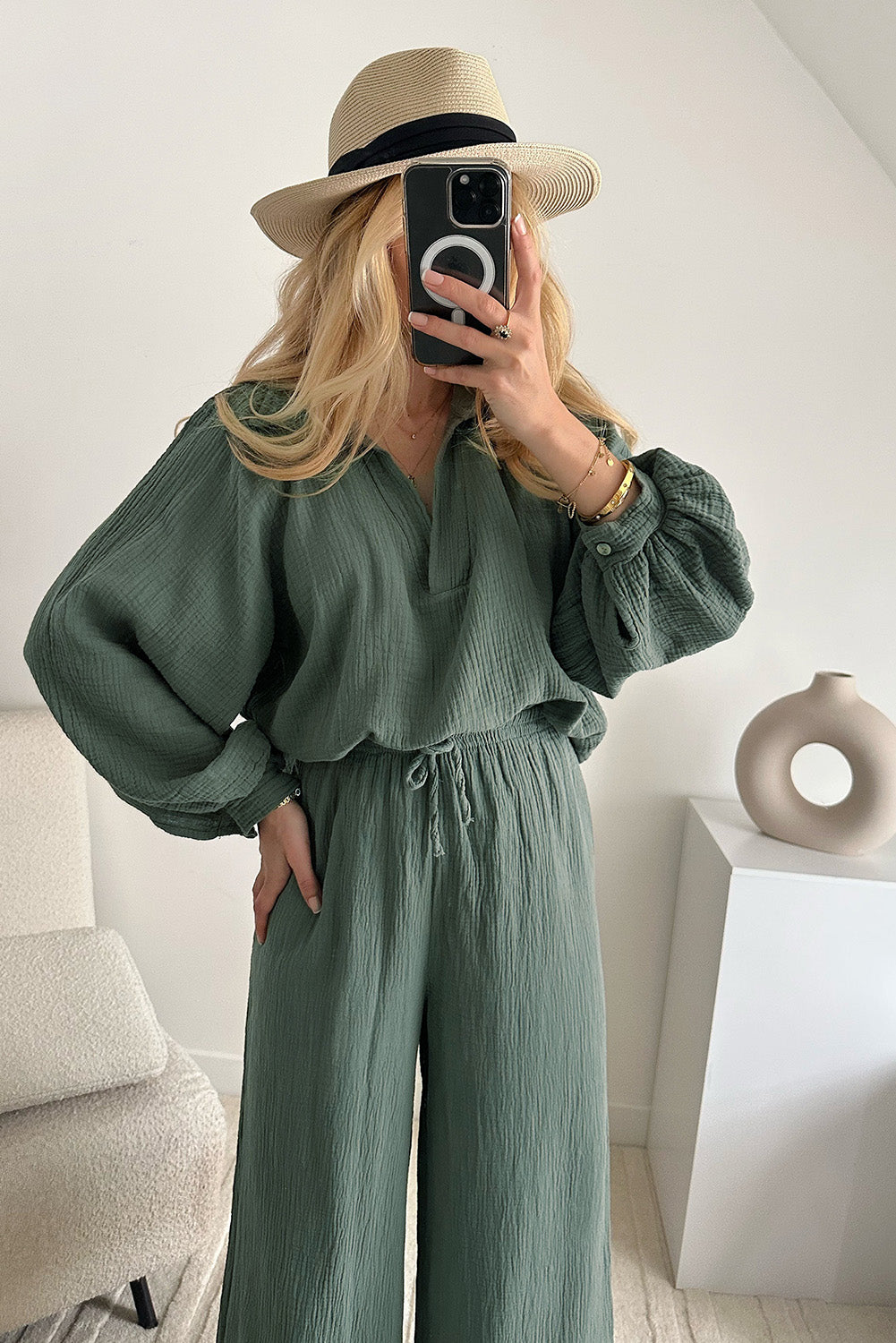 This Set adds eye-catching pizzazz with its Crinkle Split Top & Loose Drawstring Pants! Feminine, fun puff sleeves guarantee to turn heads. Soft, breathable 100% Cotton in Mist Green.