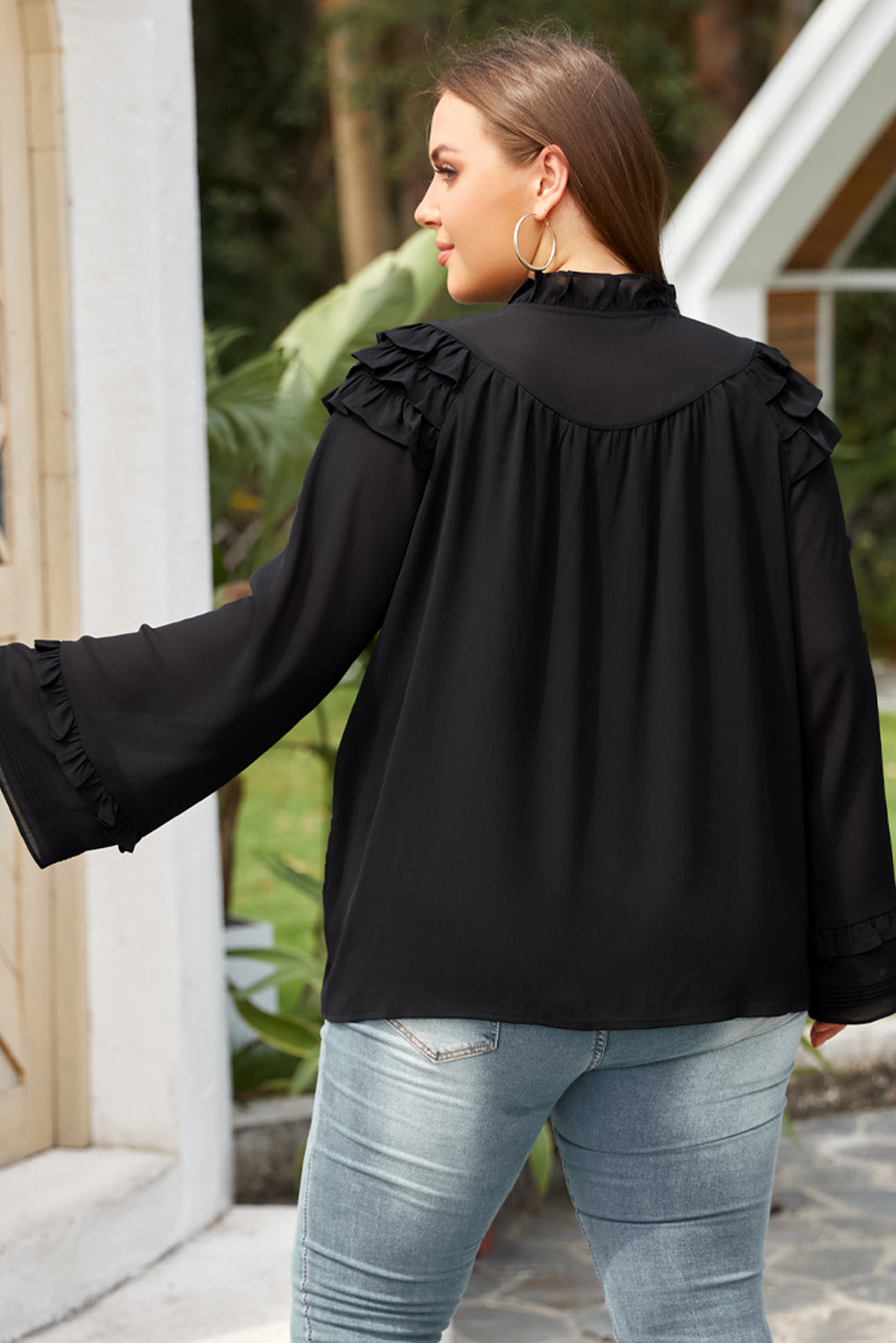 Blusa con volantes en los hombros 