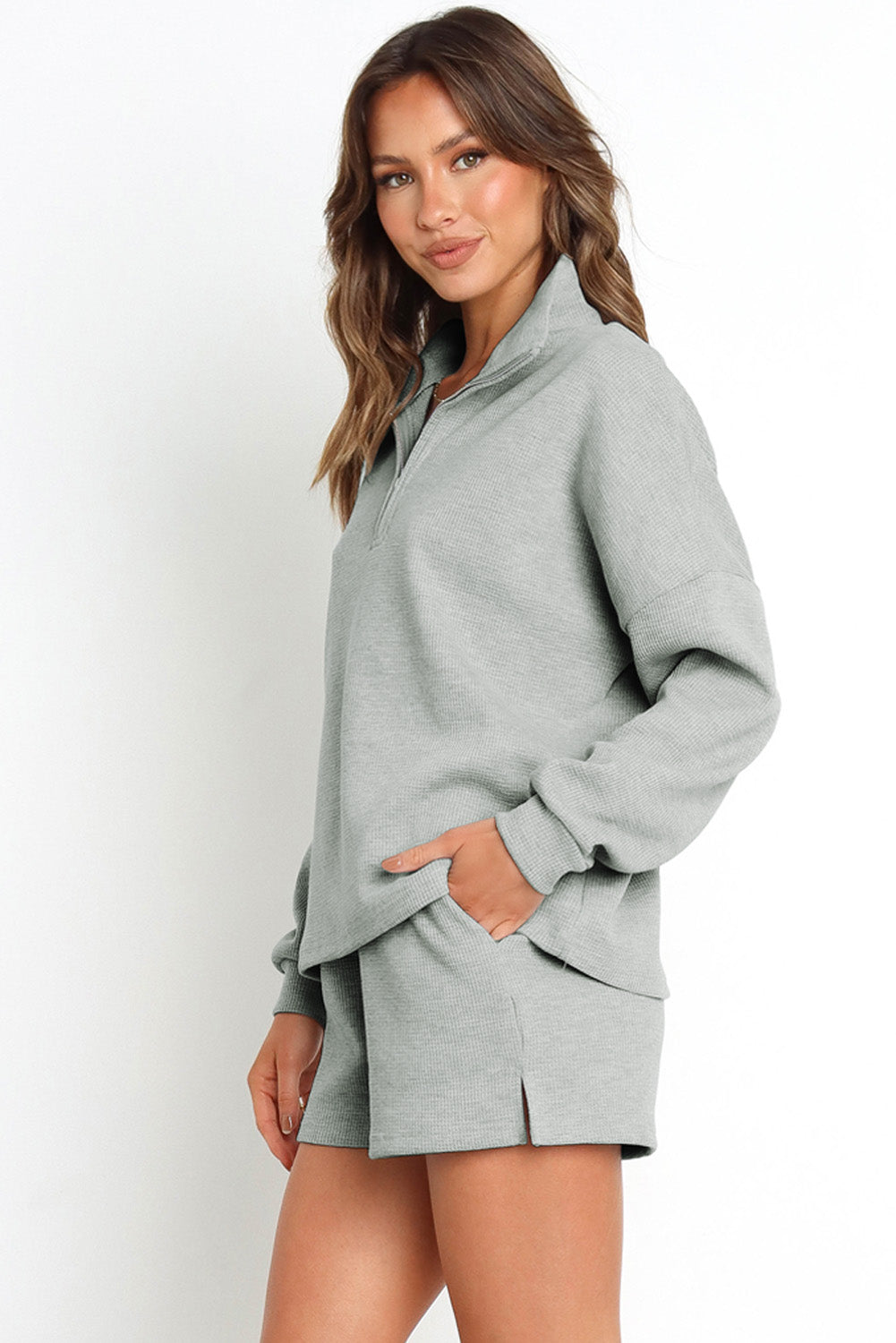 Conjunto de sudadera con cremallera de canalé gris y pantalones cortos de cintura alta