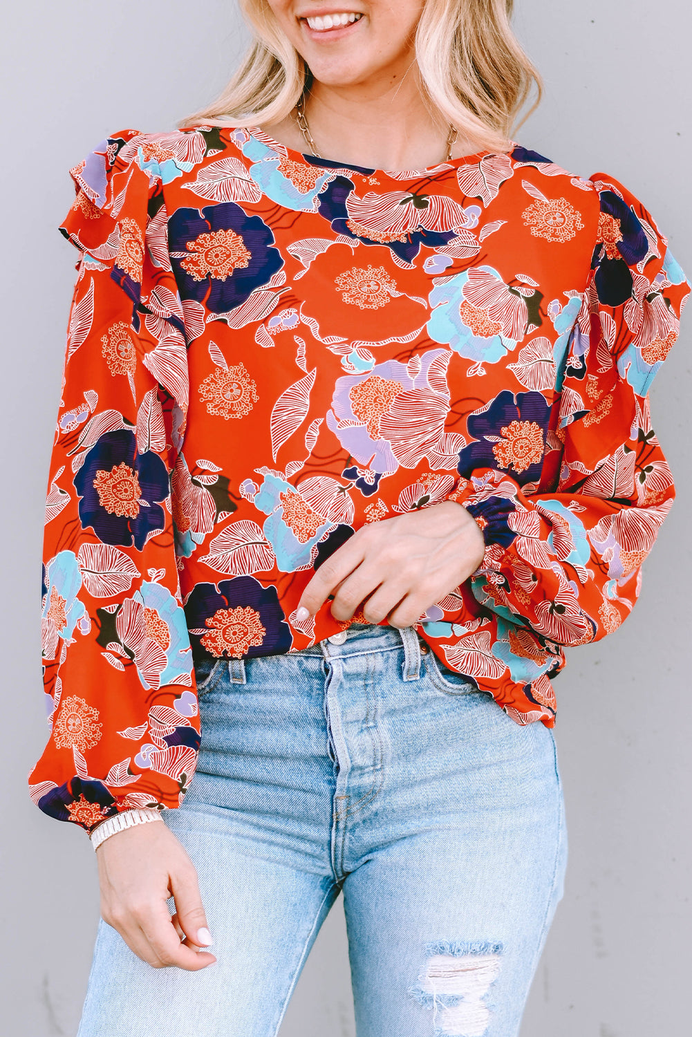 Blusa con mangas abullonadas y volantes con estampado floral de jengibre