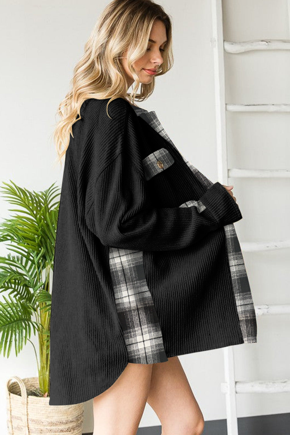 A shacket like no other! Hit the town lookin' fly in this Plaid Patchwork Thermal Knit Shacket, with its unique lattice detailing, flap pocket allusions, and comfy breathable fabric (95% Polyester, 5% Elastane) in classic Apricot, Black, and Beige hues. A sharp addition to any wardrobe!