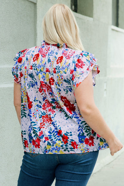 Blusa con escote en V, mangas cortas y volantes con estampado floral en color rojo