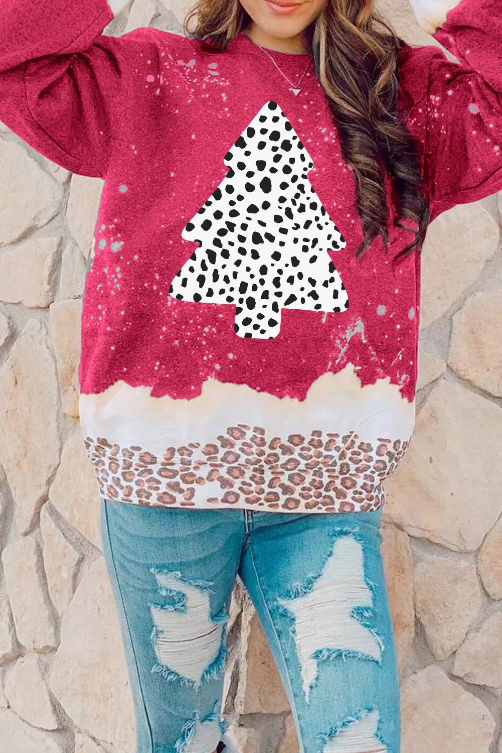 Sudadera con estampado navideño de leopardo y nieve en color negro 