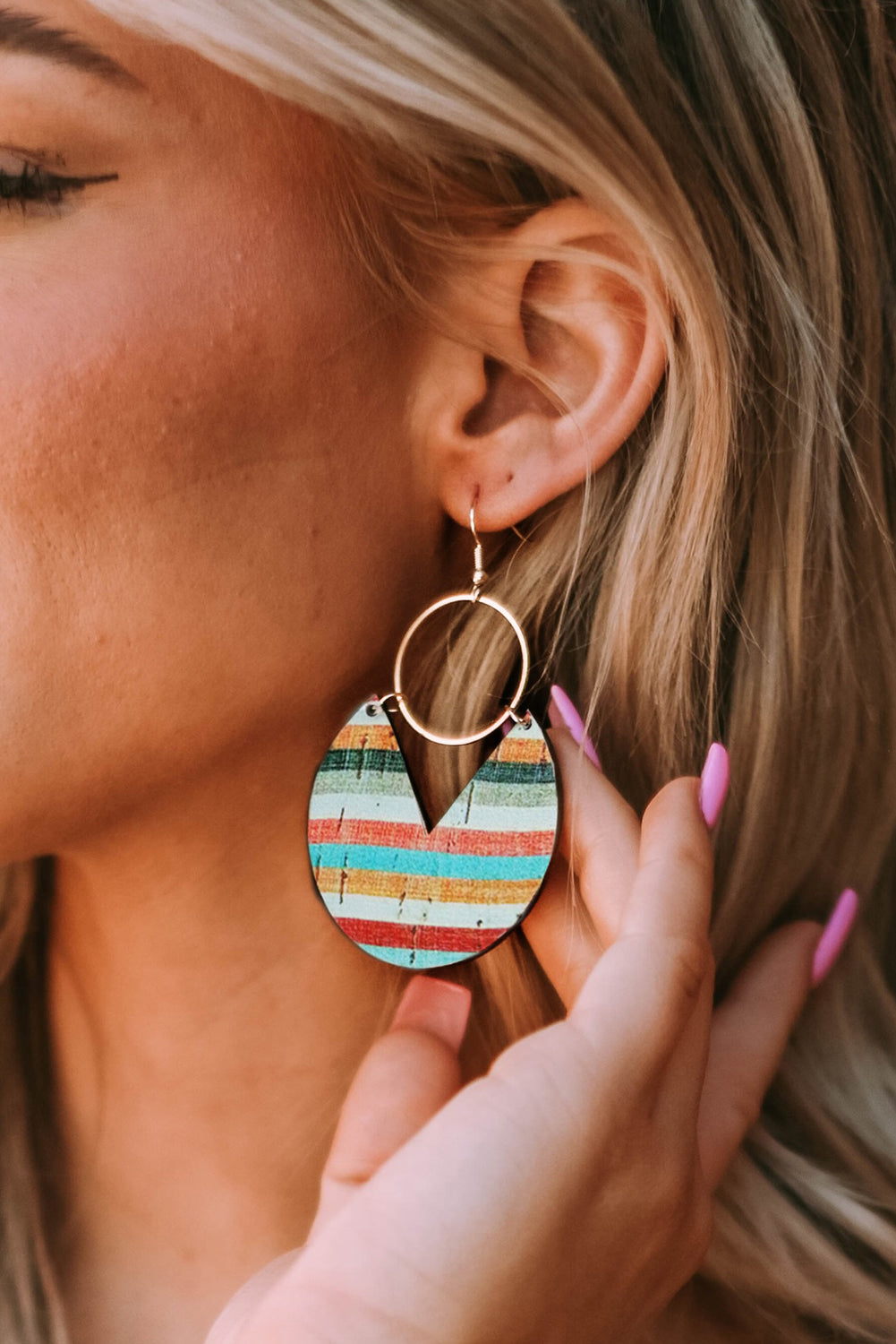 Pendientes colgantes de madera con estampado de rayas boho multicolor 