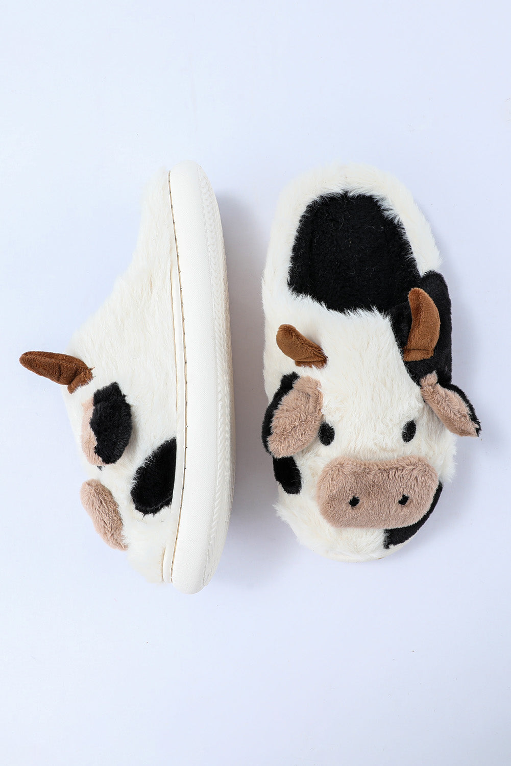 Pantuflas de punta abierta con estampado de vaca en color blanco brillante