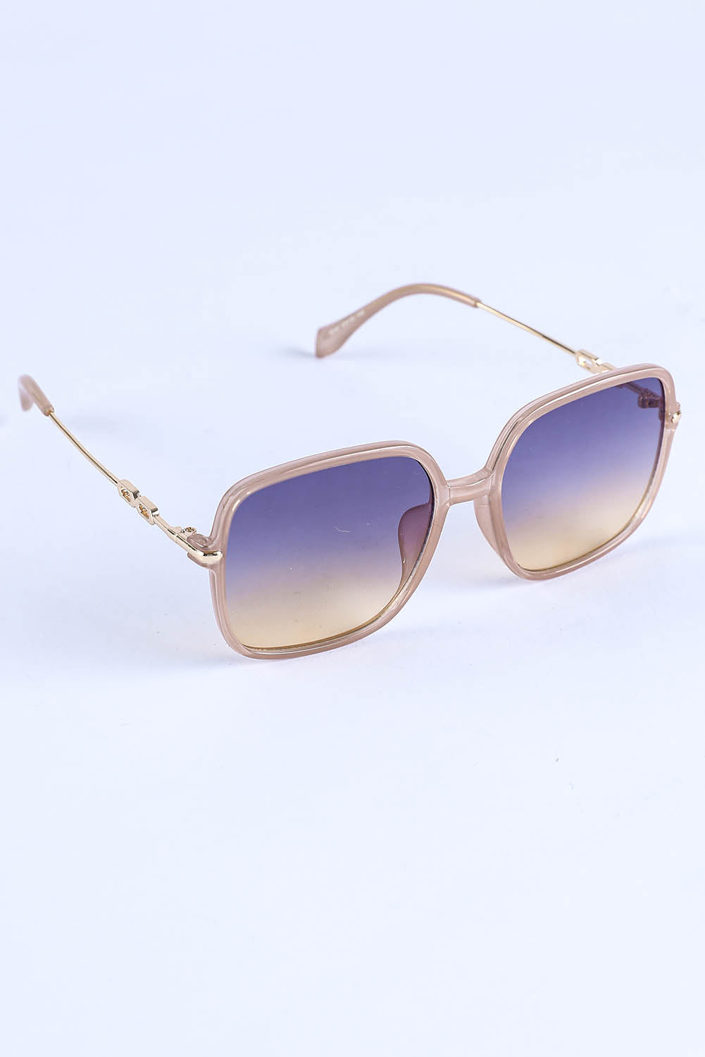 Glam, 'til you squint with these 100% ABS, pink-tinted UV-protecting square framed sunnies!