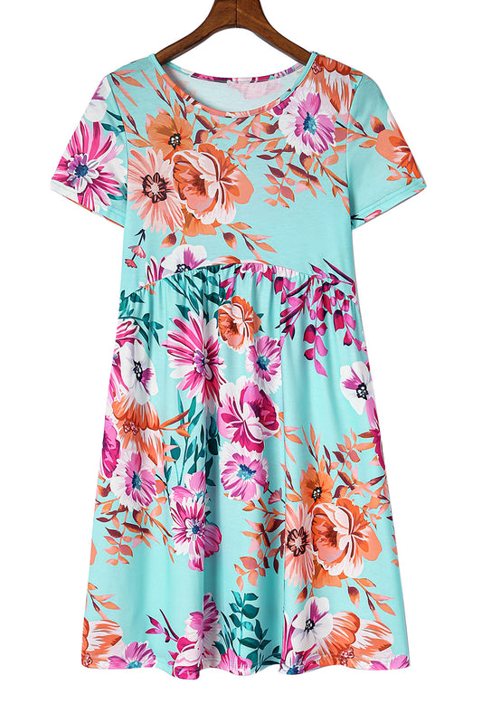 Vestido estilo camiseta con estampado floral, cintura alta y manga corta en color azul cielo