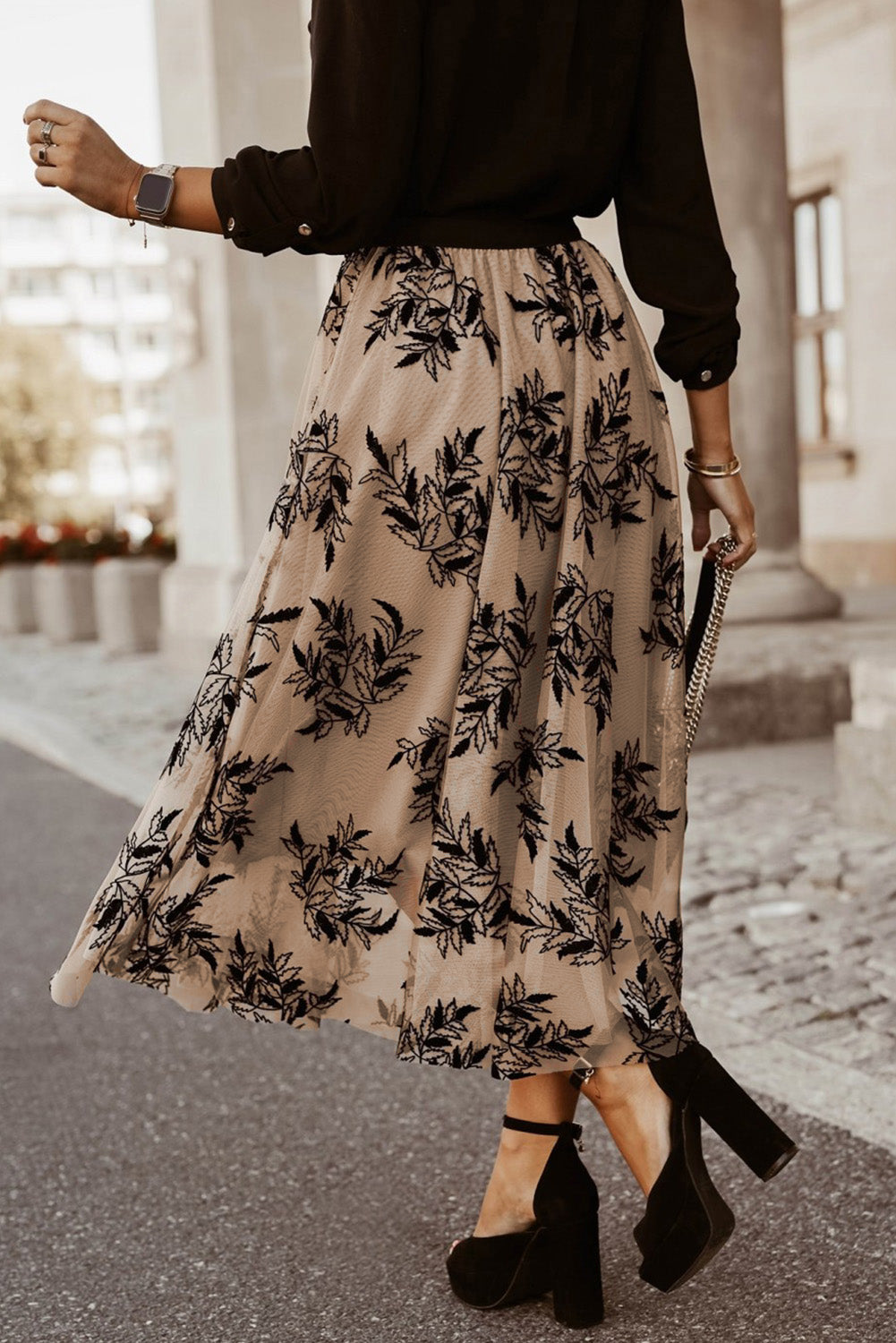 This skirt's floral and leafy embroidery gives it an eye-catching, elegant style. The high-waist maxi silhouette shows off your figure, so pair it with a tee, blouse, heels, and boots for a chic ensemble. 100% Polyamide in Apricot.