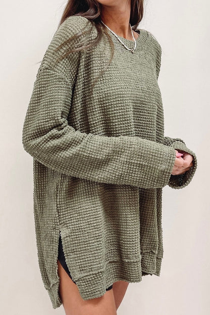 Top oversize con aberturas altas y tejido de gofre gris