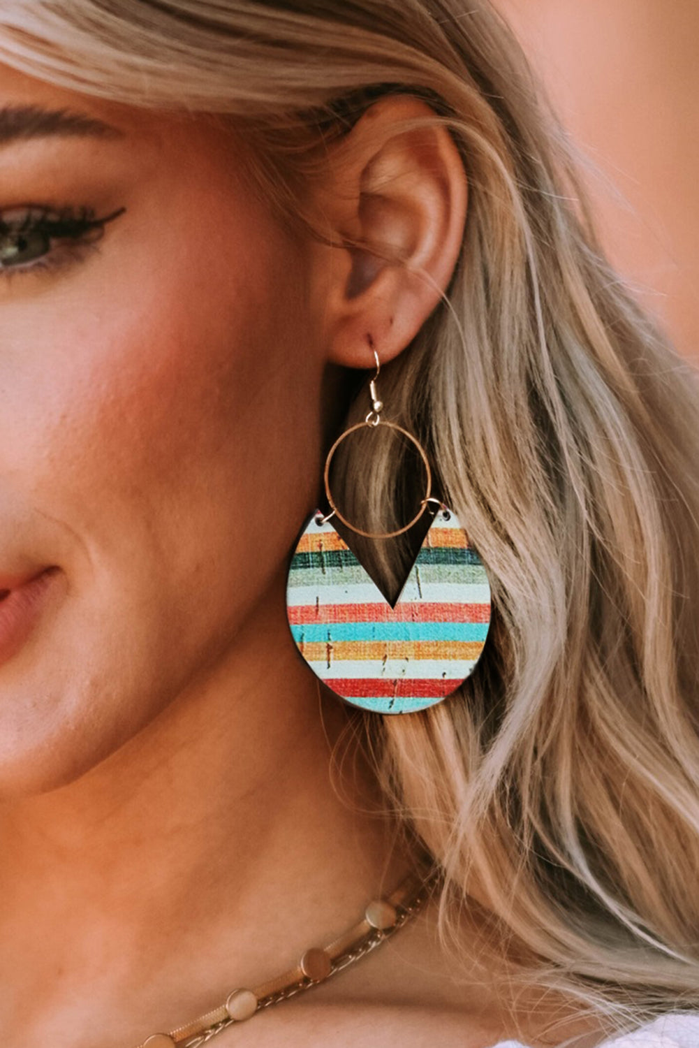 Pendientes colgantes de madera con estampado de rayas boho multicolor 