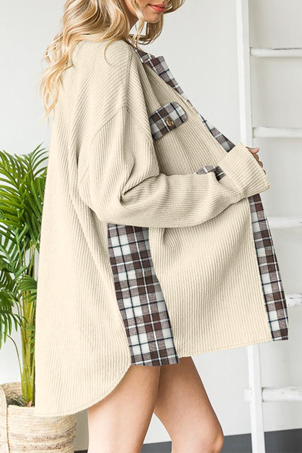 A shacket like no other! Hit the town lookin' fly in this Plaid Patchwork Thermal Knit Shacket, with its unique lattice detailing, flap pocket allusions, and comfy breathable fabric (95% Polyester, 5% Elastane) in classic Apricot, Black, and Beige hues. A sharp addition to any wardrobe!