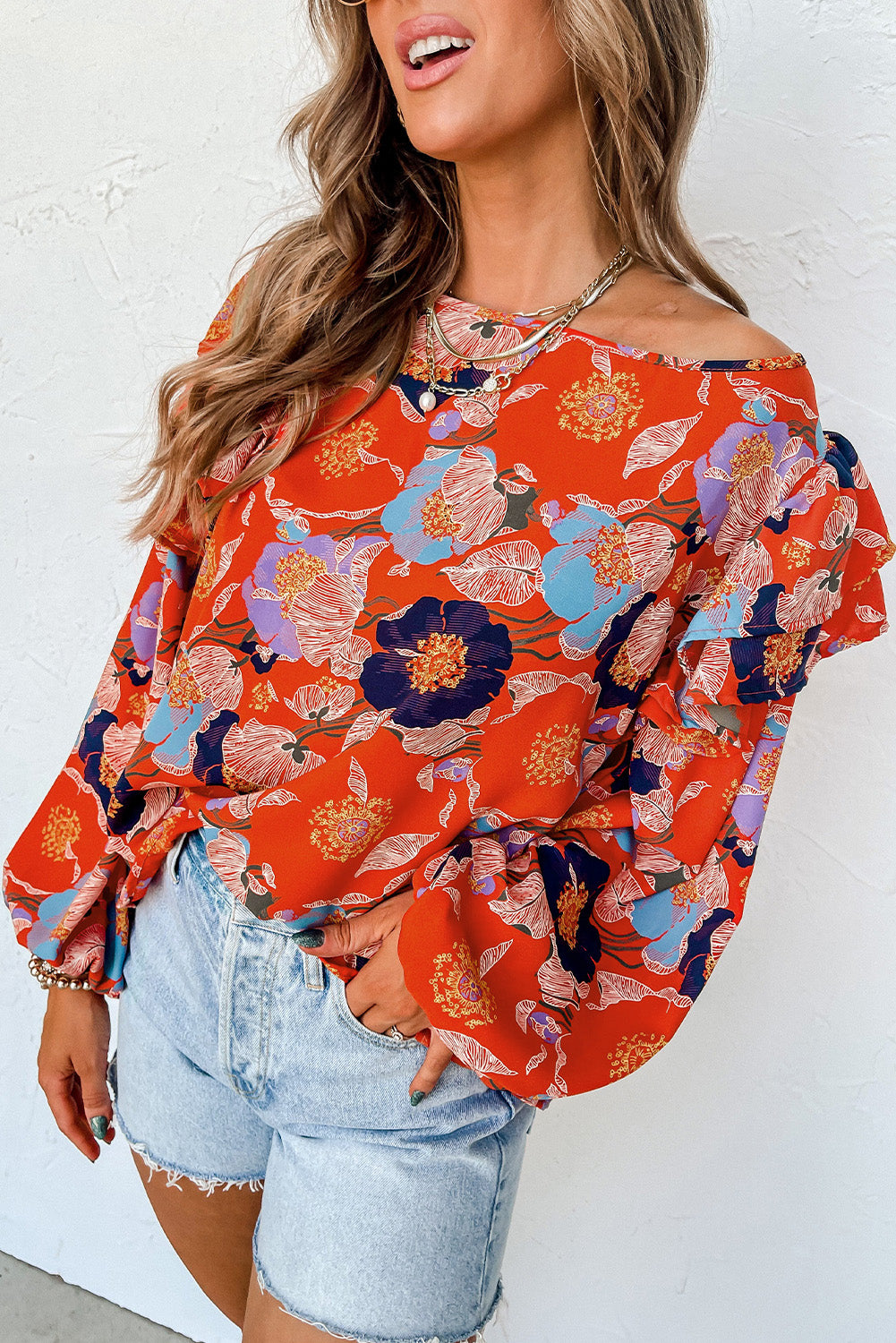 Blusa con mangas abullonadas y volantes con estampado floral de jengibre