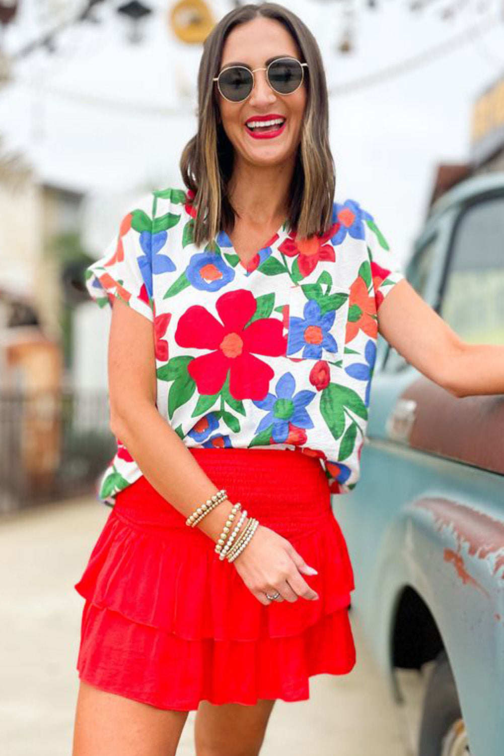 Blusa con escote en V y flores 