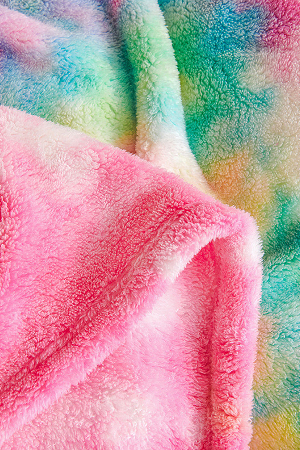 Snuggle up with this soft 'n cuddly cow-spotted or the fabulous Tie Dye blanket! Pamper yourself with luxurious plush fabric for the ultimate comfort experience. Cover up completely with this generously sized throw!