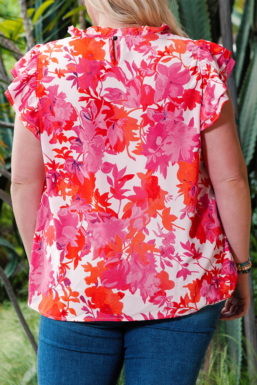 Blusa de talla grande con estampado floral, cuello con volantes y mangas escalonadas con rosas