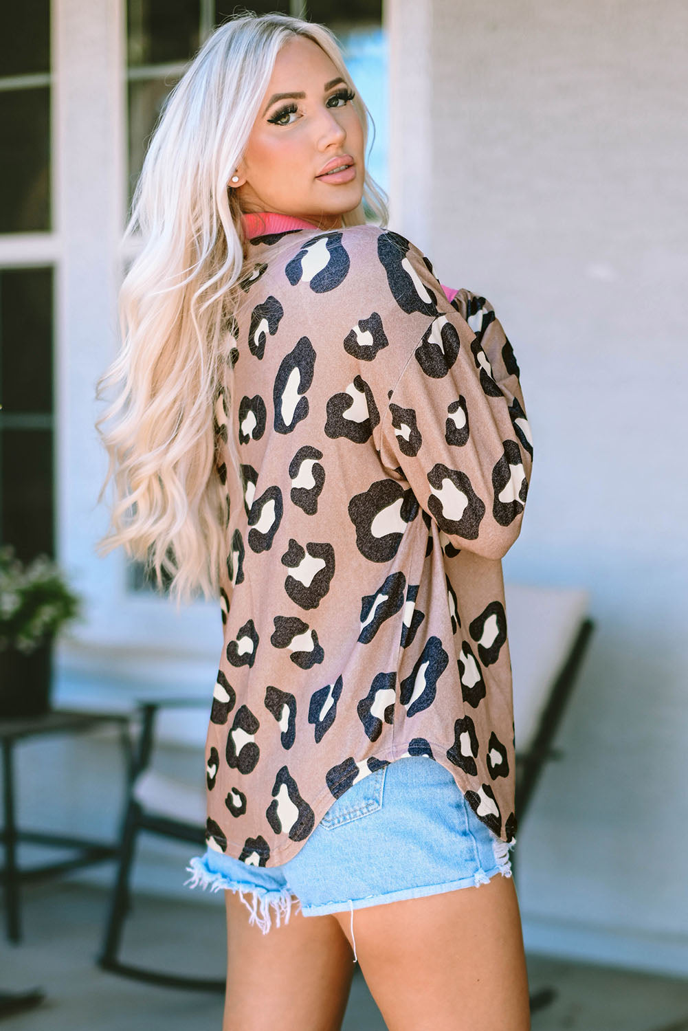 Chaqueta con cuello y ribete en contraste de canalé de leopardo