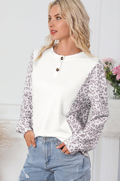 Top Henley con mangas dolman y estampado de leopardo en contraste 