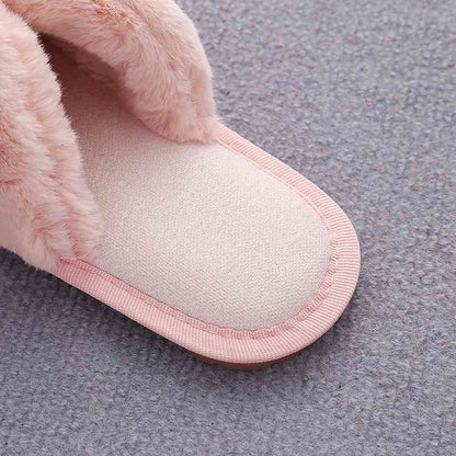 Pantuflas de piel sintética con punta abierta