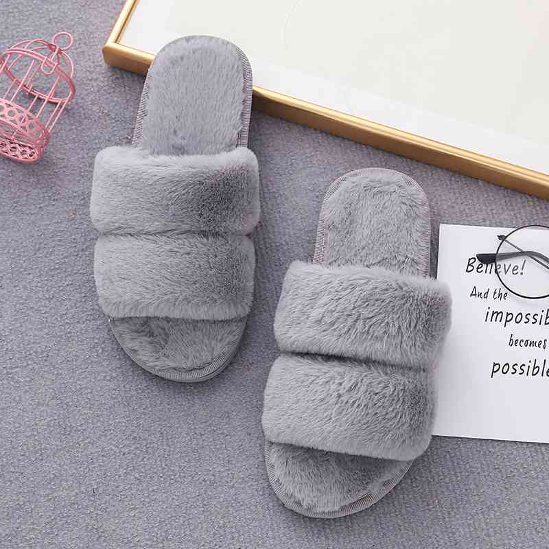 Pantuflas de piel sintética con doble tira