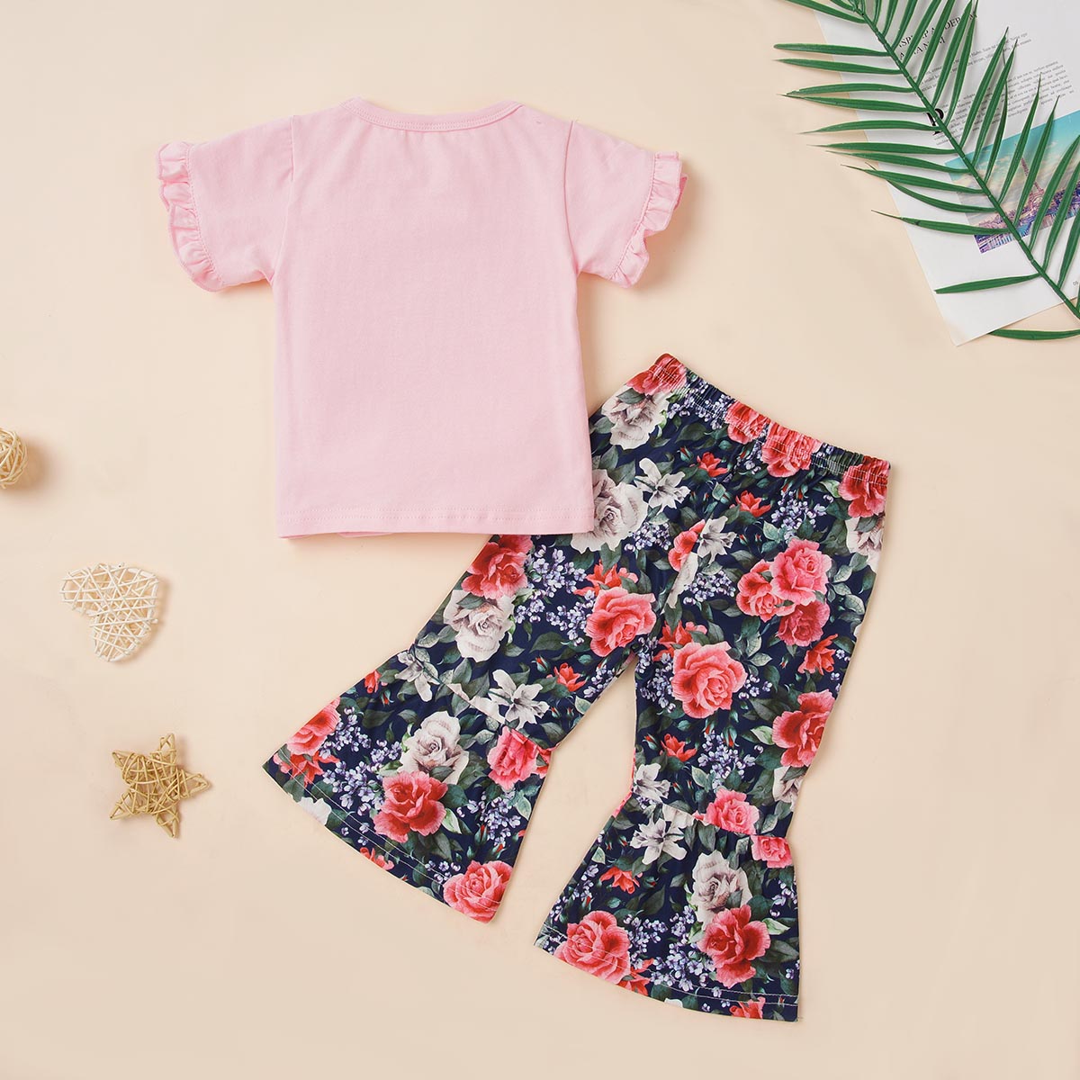 Conjunto de camiseta gráfica PRETTY GIRL con cuello redondo y pantalón con estampado floral