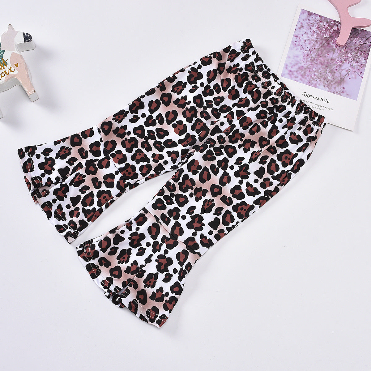 Conjunto de pantalón acampanado con estampado de leopardo y top con detalle de lazo para niñas