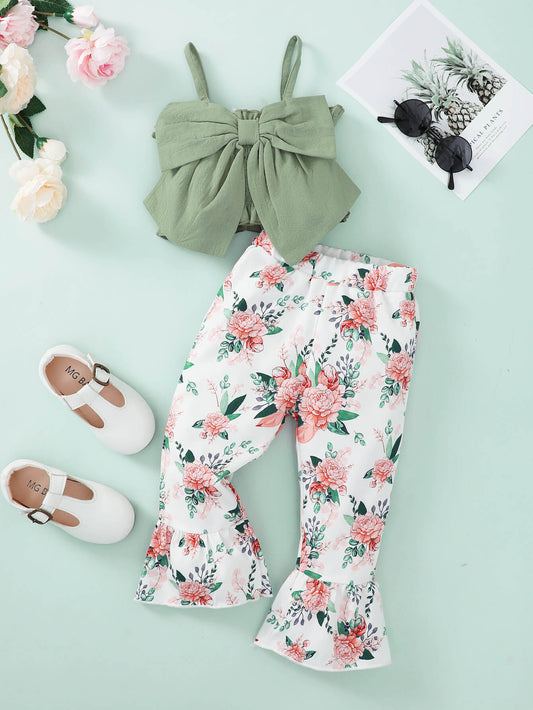 Conjunto de camiseta con detalle de lazo y pantalón acampanado con estampado floral para niñas