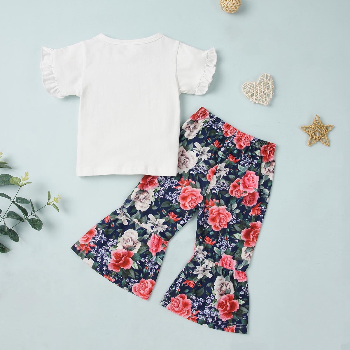 Conjunto de camiseta gráfica PRETTY GIRL con cuello redondo y pantalón con estampado floral