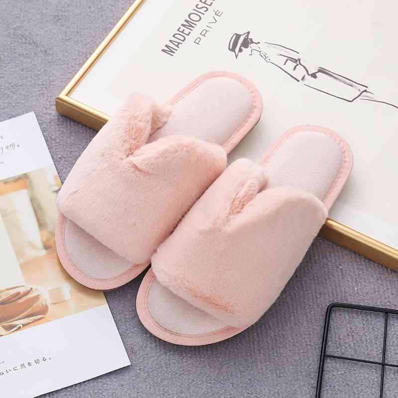 Pantuflas de piel sintética con punta abierta