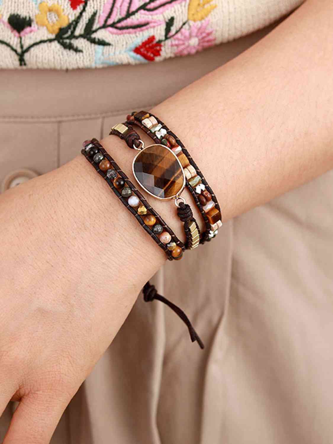 Pulsera de tres capas con forma geométrica