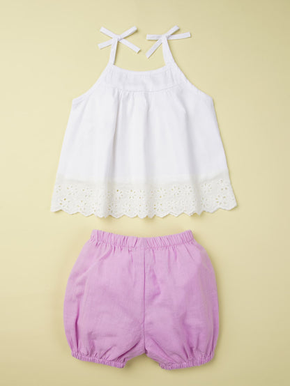 This supercute white Cami and Shorts Set features a bow, scoop neckline, and spaghetti straps. Crafted using a delightful blend of 95% cotton and 5% polyester, it's available in Baby and Toddler sizes.