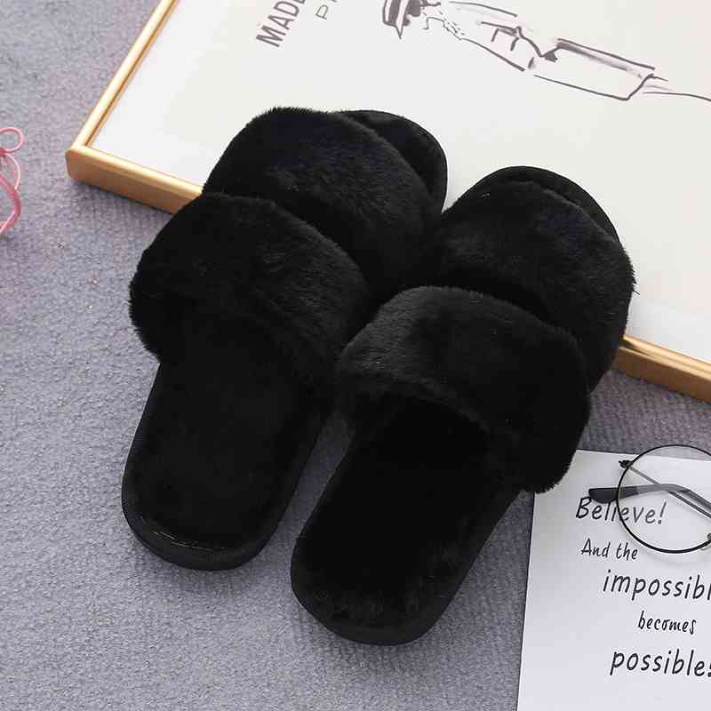 Pantuflas de piel sintética con doble tira