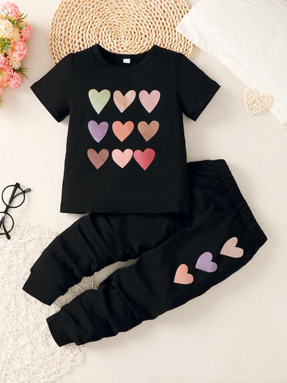 Conjunto de camiseta y joggers con estampado de corazones para niñas