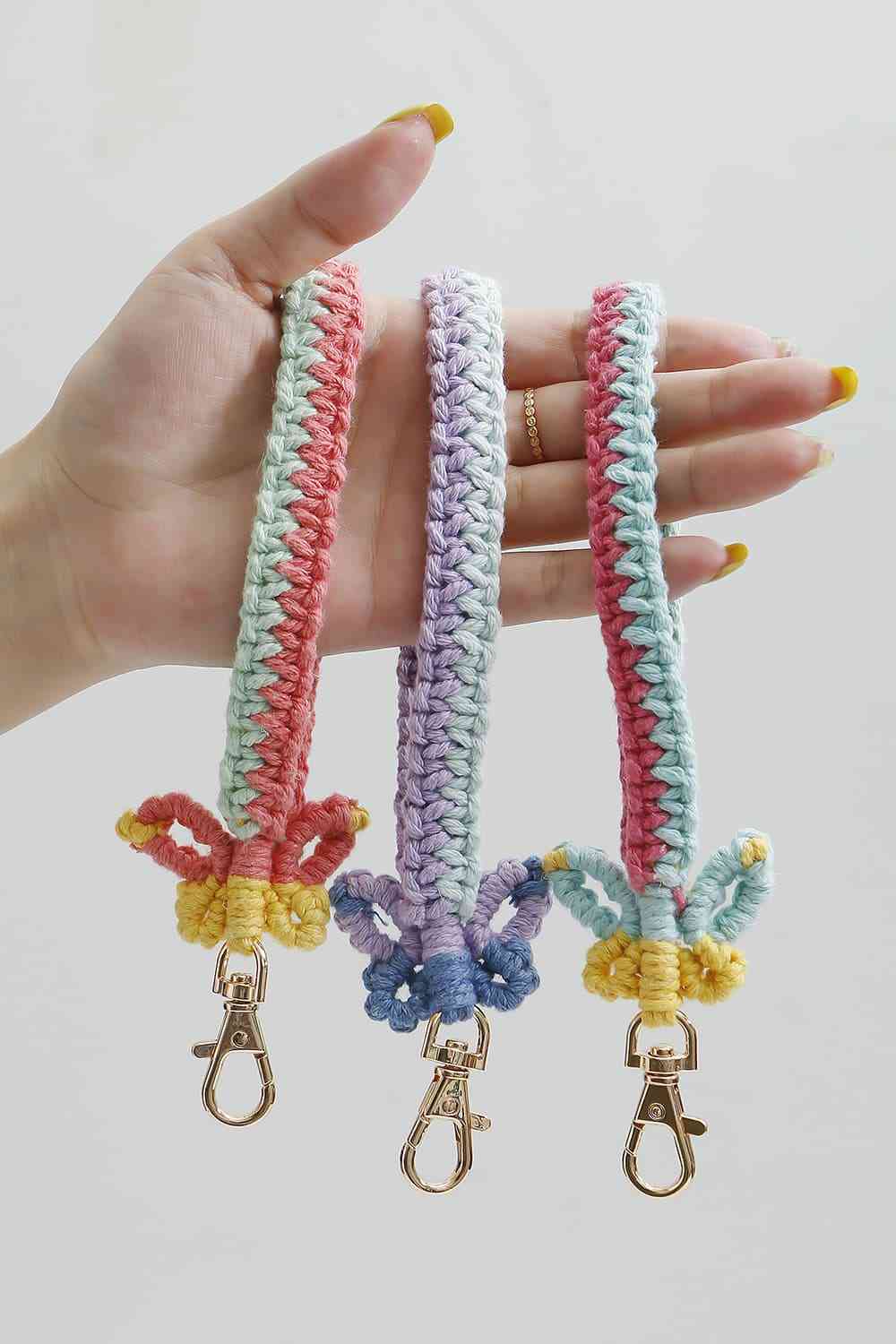 Llavero de macramé con forma de mariposa