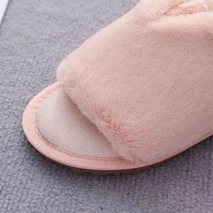 Pantuflas de piel sintética con punta abierta