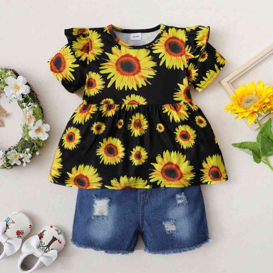 Conjunto de top con estampado de girasoles y pantalones cortos de mezclilla desgastados