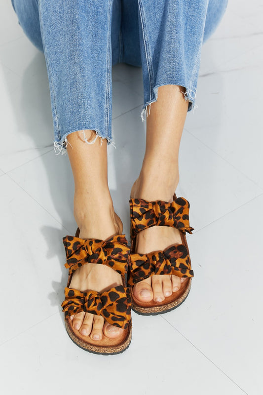 Sandalias con lazo de leopardo increíblemente femeninas de Forever Link