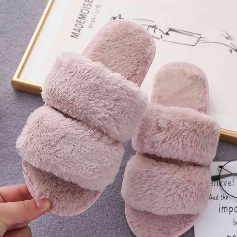 Pantuflas de piel sintética con doble tira