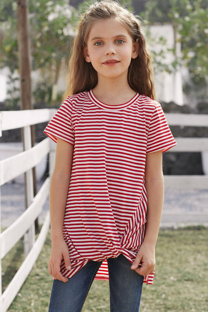 Camiseta de cuello redondo con rayas y diseño torcido para niñas