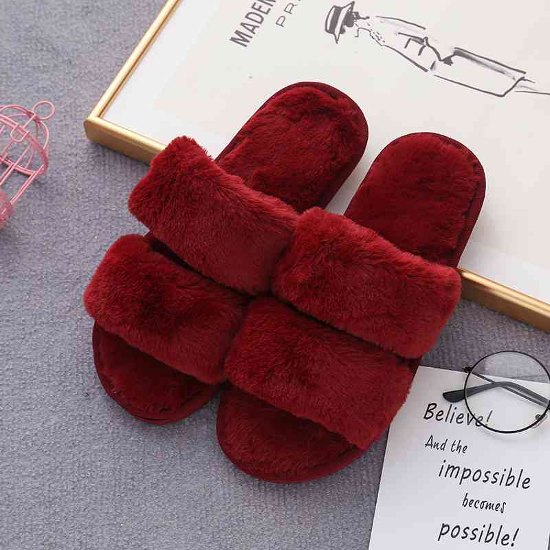 Pantuflas de piel sintética con doble tira