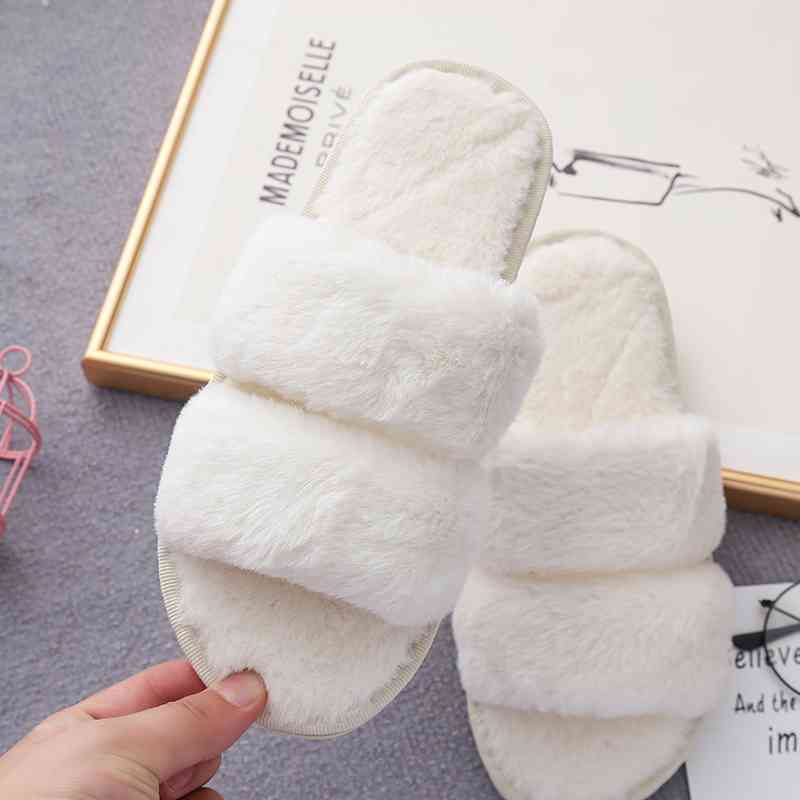 Pantuflas de piel sintética con doble tira