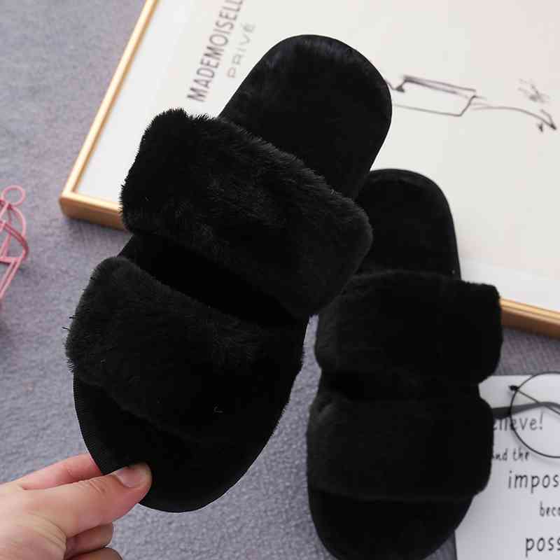 Pantuflas de piel sintética con doble tira