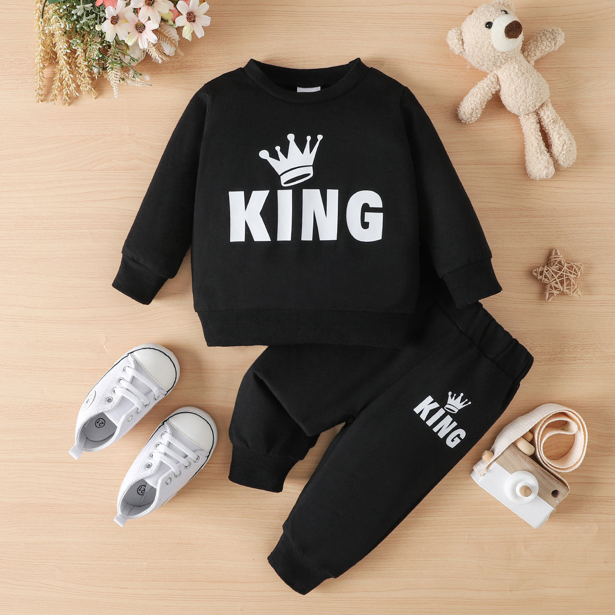 Conjunto de camiseta y pantalón con estampado King