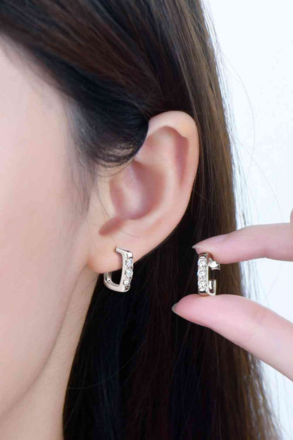 Pendientes geométricos Huggie de plata de ley 925 con moissanita