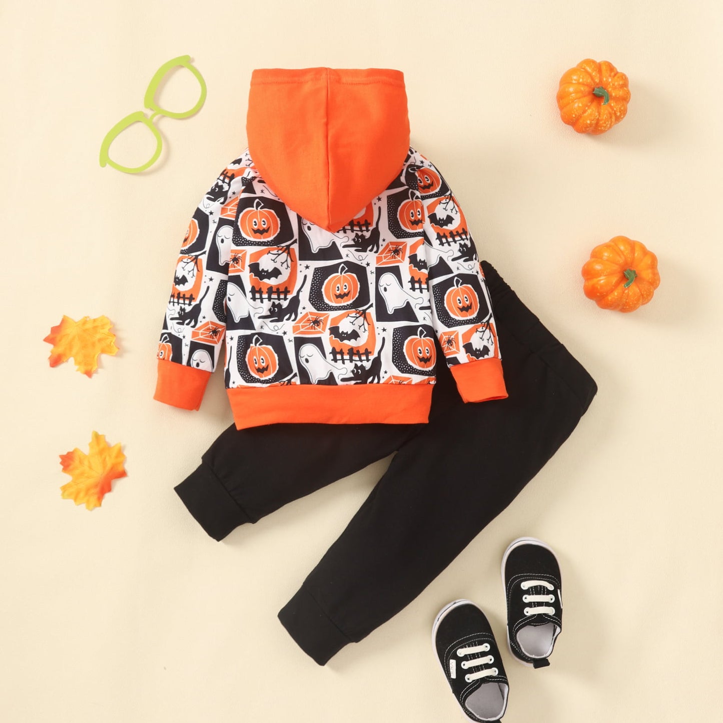 Dress your little one in ultimate spooky style with this Long Sleeve Baby & Toddler Graphic Hoodie & Pants Set! The hooded neckline, long sleeves, and comfy cotton-blend material will make sure they stay cozy and Halloween-ready!